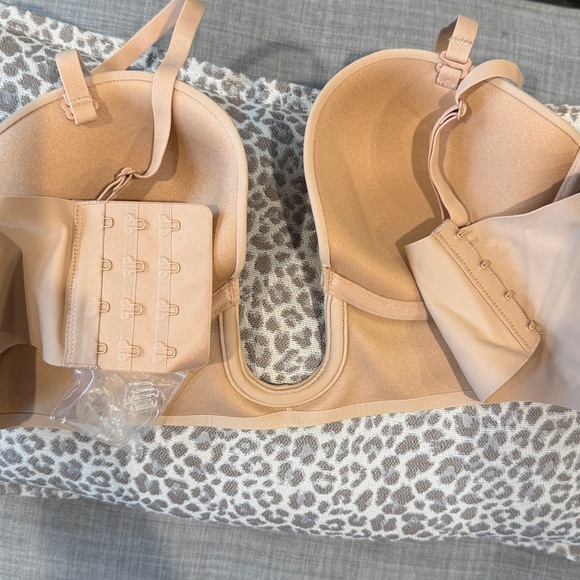 NWOT SKIMS Shapewear Strapless Deep Plunge Bra M color Clay - Picture 4 of 7